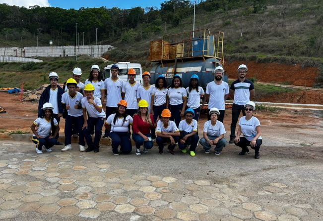 Escola do Laranjal participa de visita à ETE