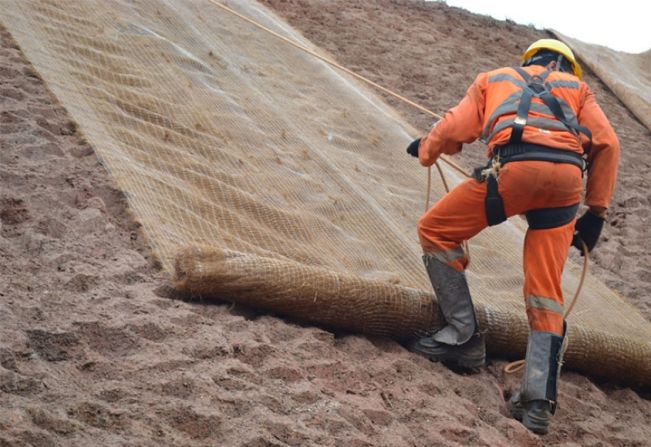 SAAE recompõe taludes em obras de ampliação na ETA-II Violeira e do novo reservatório de 3 milhões de litros