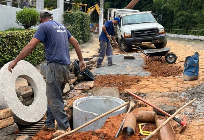 SAAE realiza troca de rede de esgoto no Morro do Cruzeiro